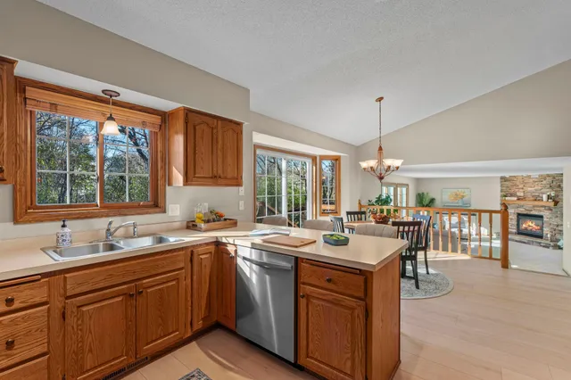 $499,900 | 1160 Autumn Drive, Woodbury, MN 55125