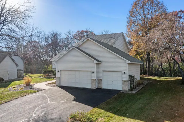 $499,900 | 1160 Autumn Drive, Woodbury, MN 55125