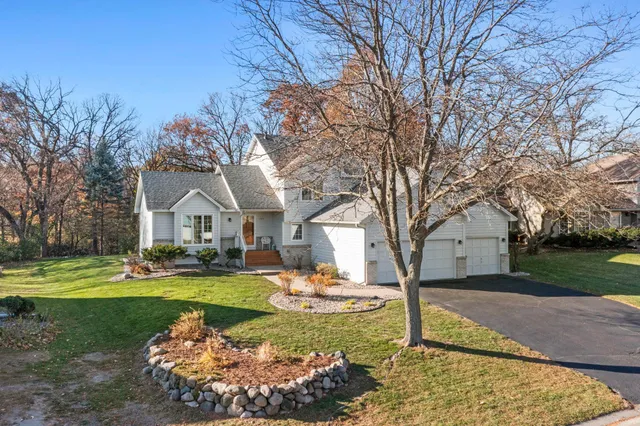$499,900 | 1160 Autumn Drive, Woodbury, MN 55125