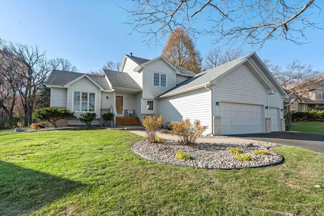 $499,900 | 1160 Autumn Drive, Woodbury, MN 55125