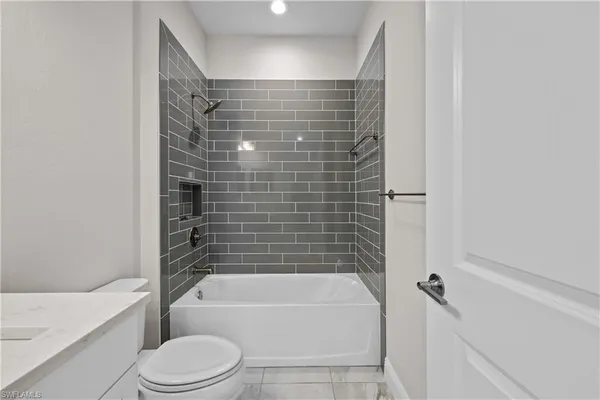 $2,800 | 4644 Centaurus Circle, Naples, FL 34120