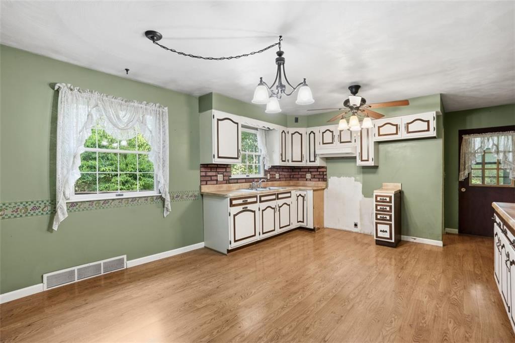 256 Ridge Road Zelienople, PA 16063 - Photo 5 of 46 Gallery Image 5