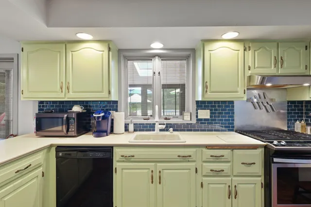 $595,000 | 127 Stoneleigh Drive, East Stroudsburg, PA 18301