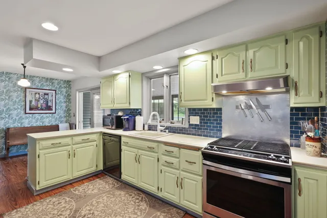 $595,000 | 127 Stoneleigh Drive, East Stroudsburg, PA 18301