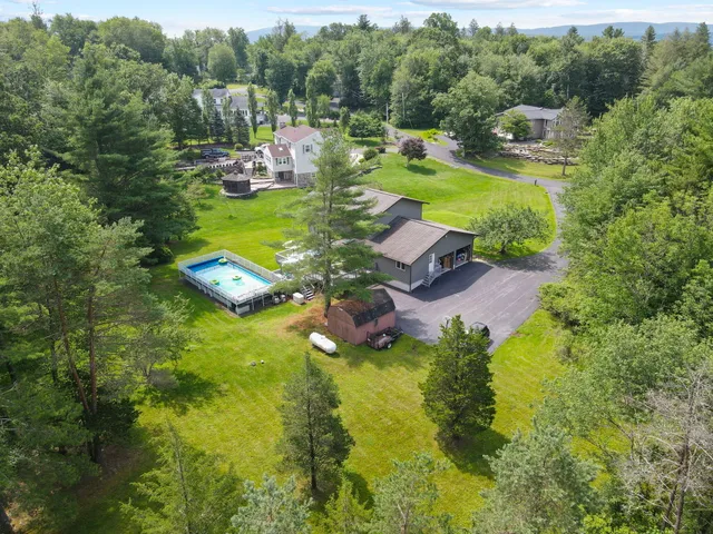 $595,000 | 127 Stoneleigh Drive, East Stroudsburg, PA 18301