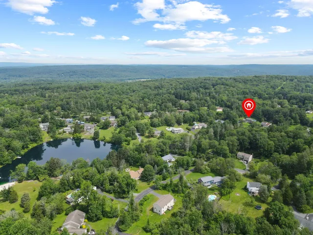 $595,000 | 127 Stoneleigh Drive, East Stroudsburg, PA 18301