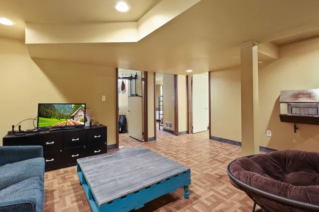 $595,000 | 127 Stoneleigh Drive, East Stroudsburg, PA 18301