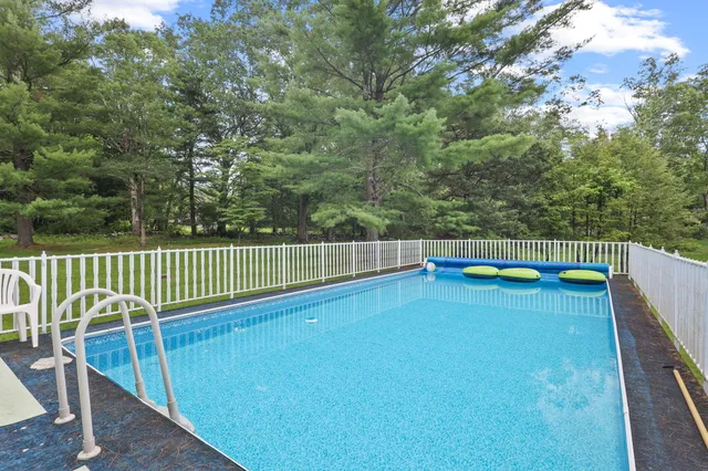 $595,000 | 127 Stoneleigh Drive, East Stroudsburg, PA 18301