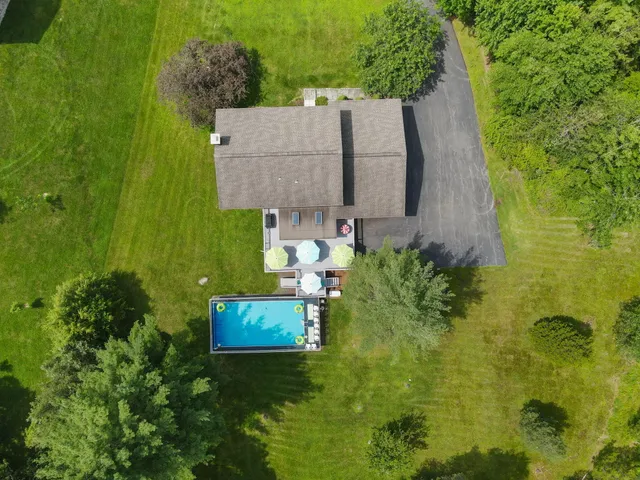 $595,000 | 127 Stoneleigh Drive, East Stroudsburg, PA 18301