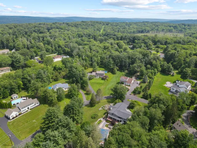 $595,000 | 127 Stoneleigh Drive, East Stroudsburg, PA 18301