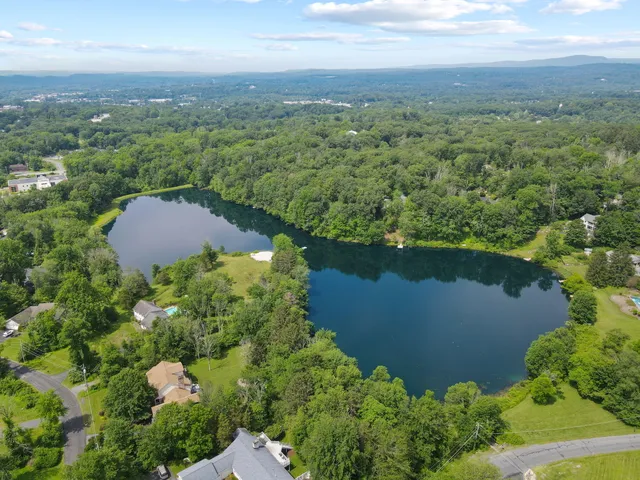 $595,000 | 127 Stoneleigh Drive, East Stroudsburg, PA 18301