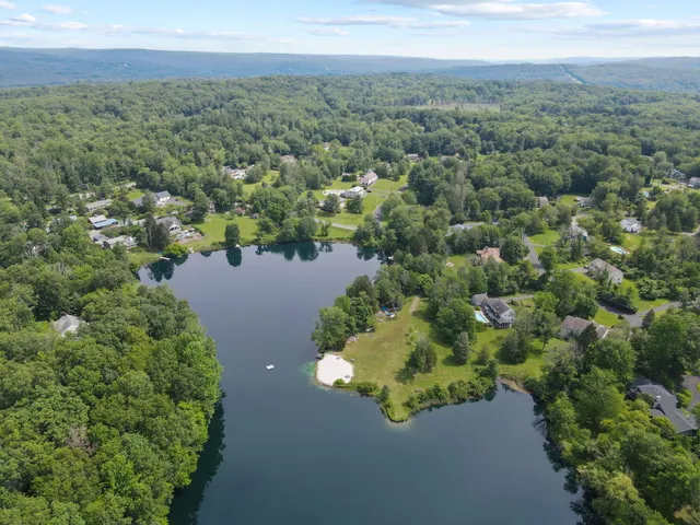 $595,000 | 127 Stoneleigh Drive, East Stroudsburg, PA 18301