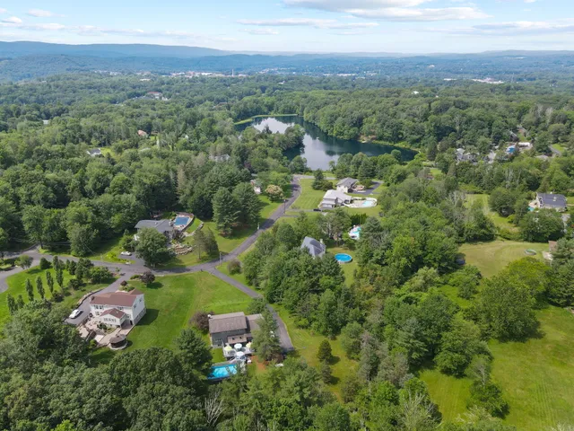 $595,000 | 127 Stoneleigh Drive, East Stroudsburg, PA 18301