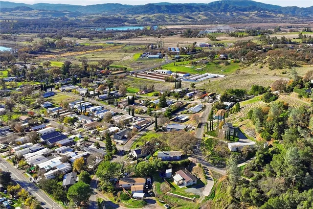 a picture of a black and white photo