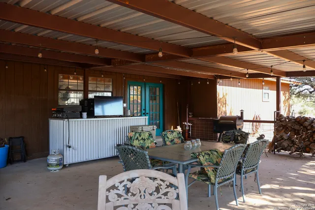 a view of a dinning table and chairs in patio