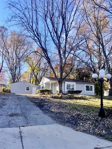 $145,000 | 25 South Dellwood Avenue, Dellwood, MO 63135