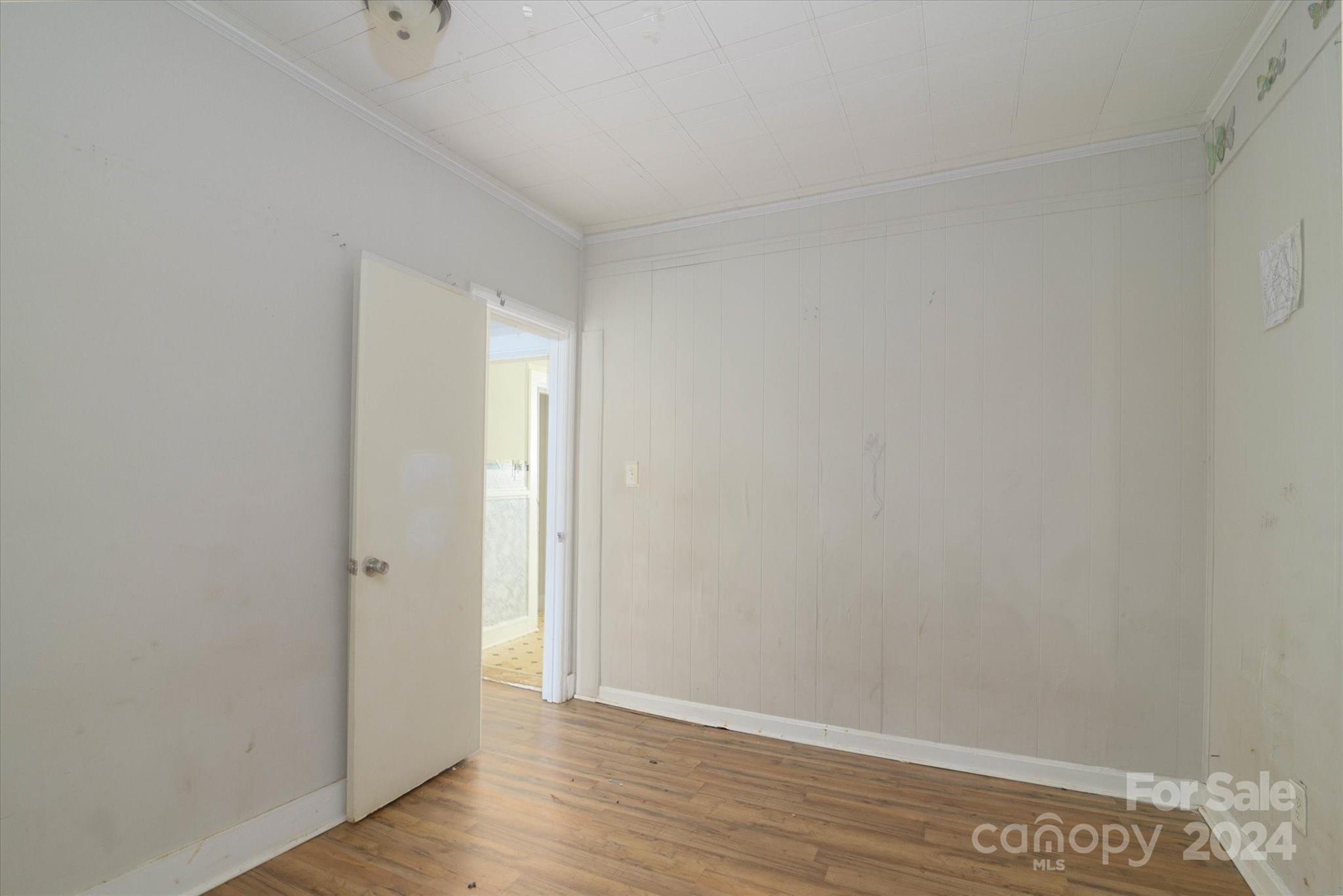 802 South Hoskins Road Charlotte, NC 28208 - Photo 4 of 15 a view of an empty room