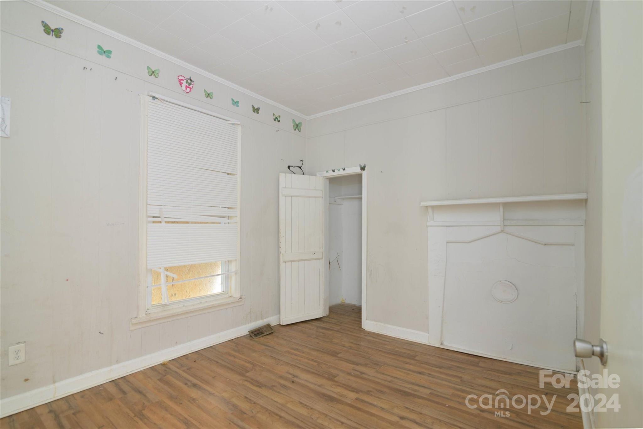 802 South Hoskins Road Charlotte, NC 28208 - Photo 5 of 15 a view of an empty room