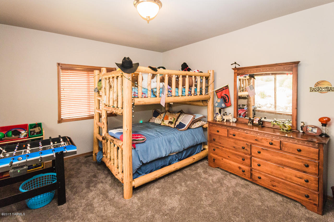 11403 Flintstone Road Yakima, WA 98908 - Photo 12 of 25 Second Bedroom