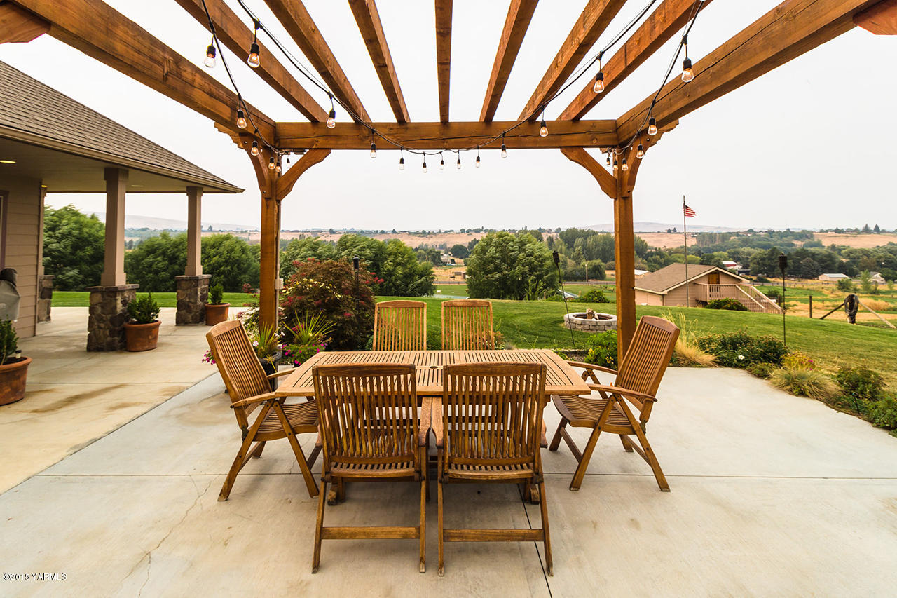 11403 Flintstone Road Yakima, WA 98908 - Photo 21 of 25 Great Outdoor Entertaing Space