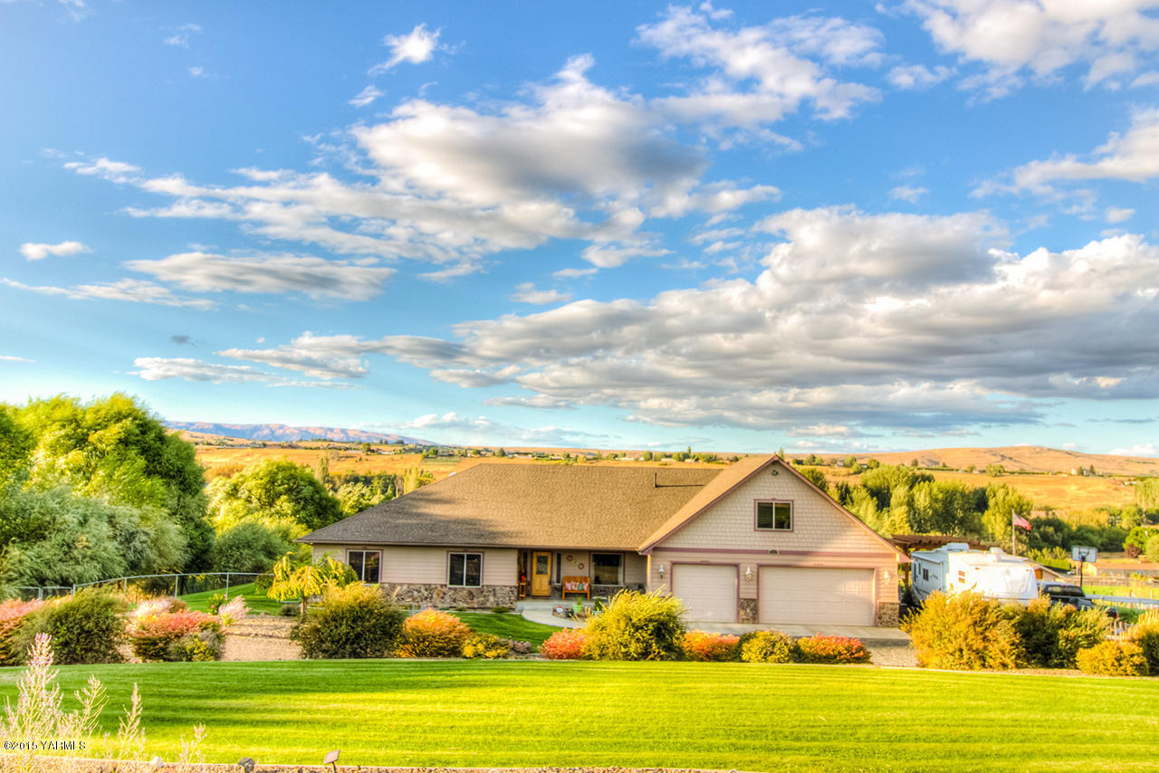 11403 Flintstone Road Yakima, WA 98908 - Photo 24 of 25 Upper Front Yard