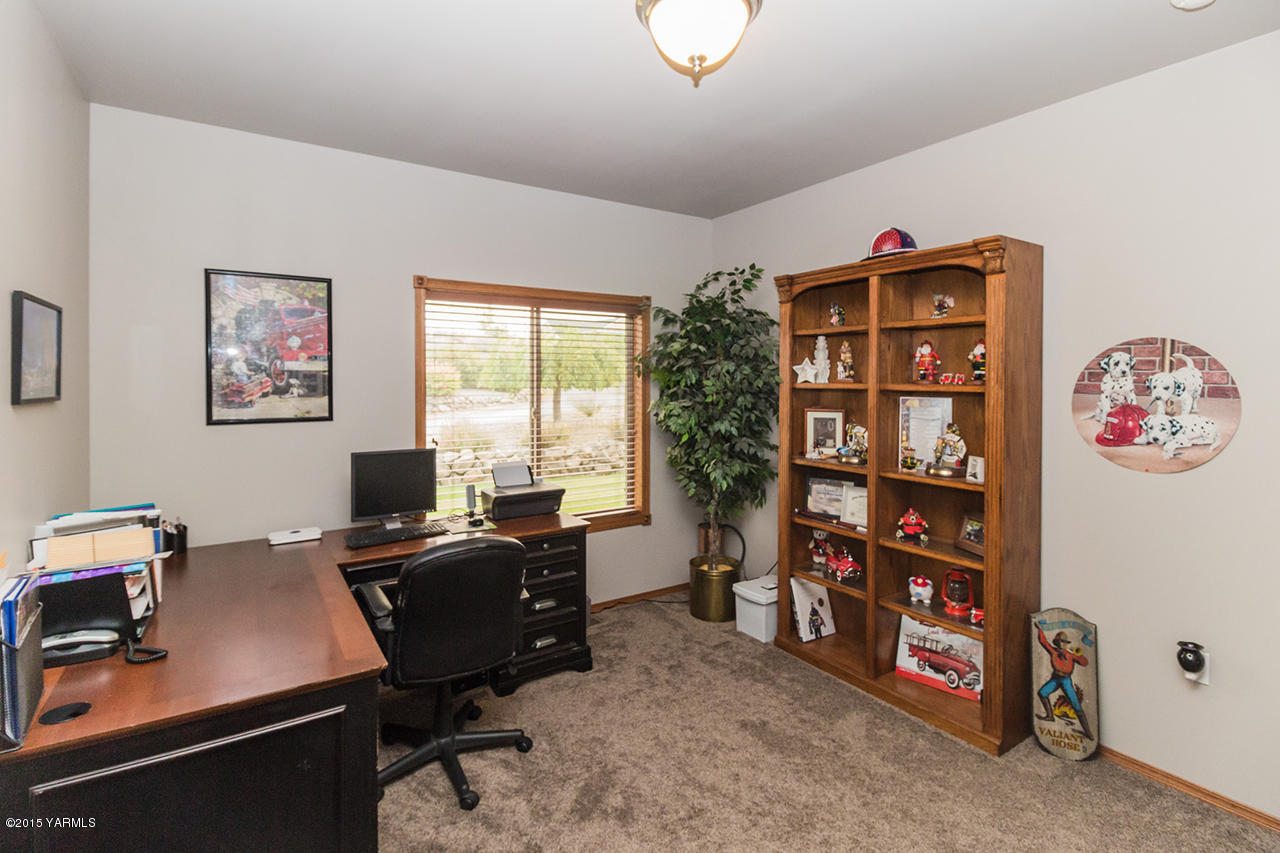 11403 Flintstone Road Yakima, WA 98908 - Photo 10 of 25 Office