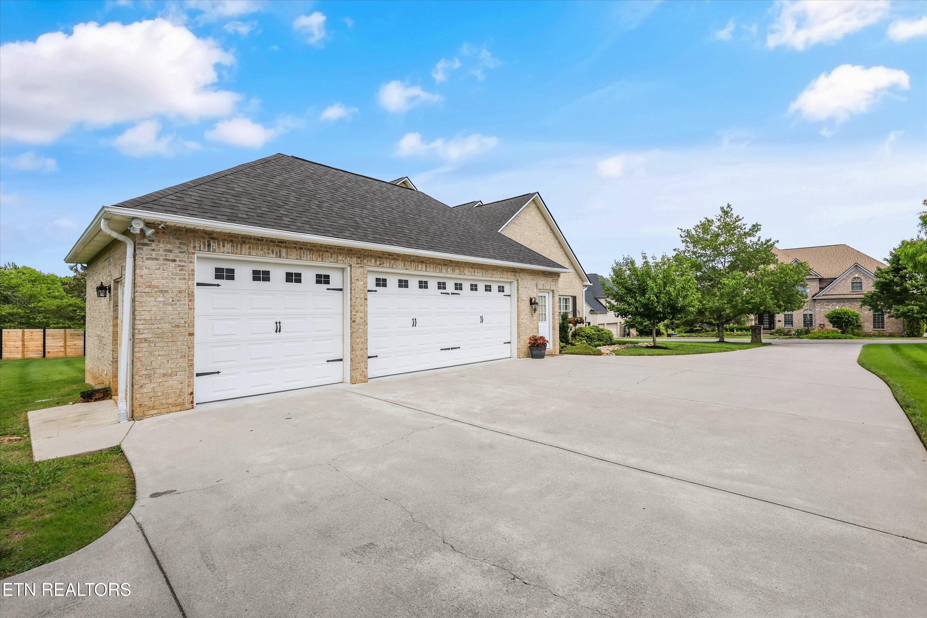 64 Rolling Links Boulevard Oak Ridge, TN 37830 - Photo 39 of 54 New Garage Doors