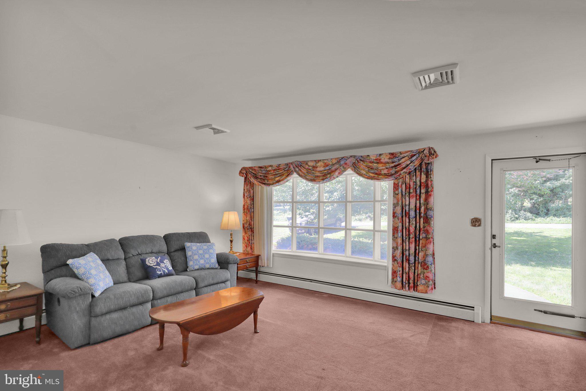 367 Bishop Road Pottstown, PA 19465 - Photo 12 of 39 Living Room