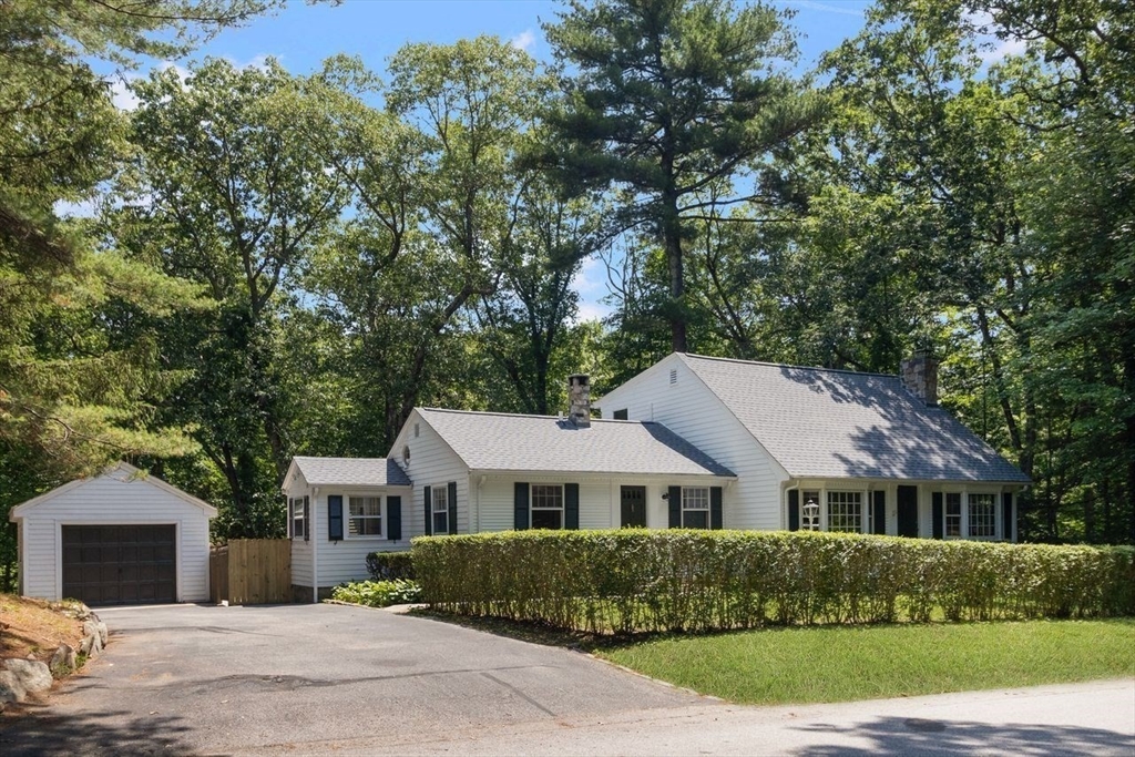 15 Williams Road Smithfield, RI 02917 - Photo 1 of 41 Gallery Image 1
