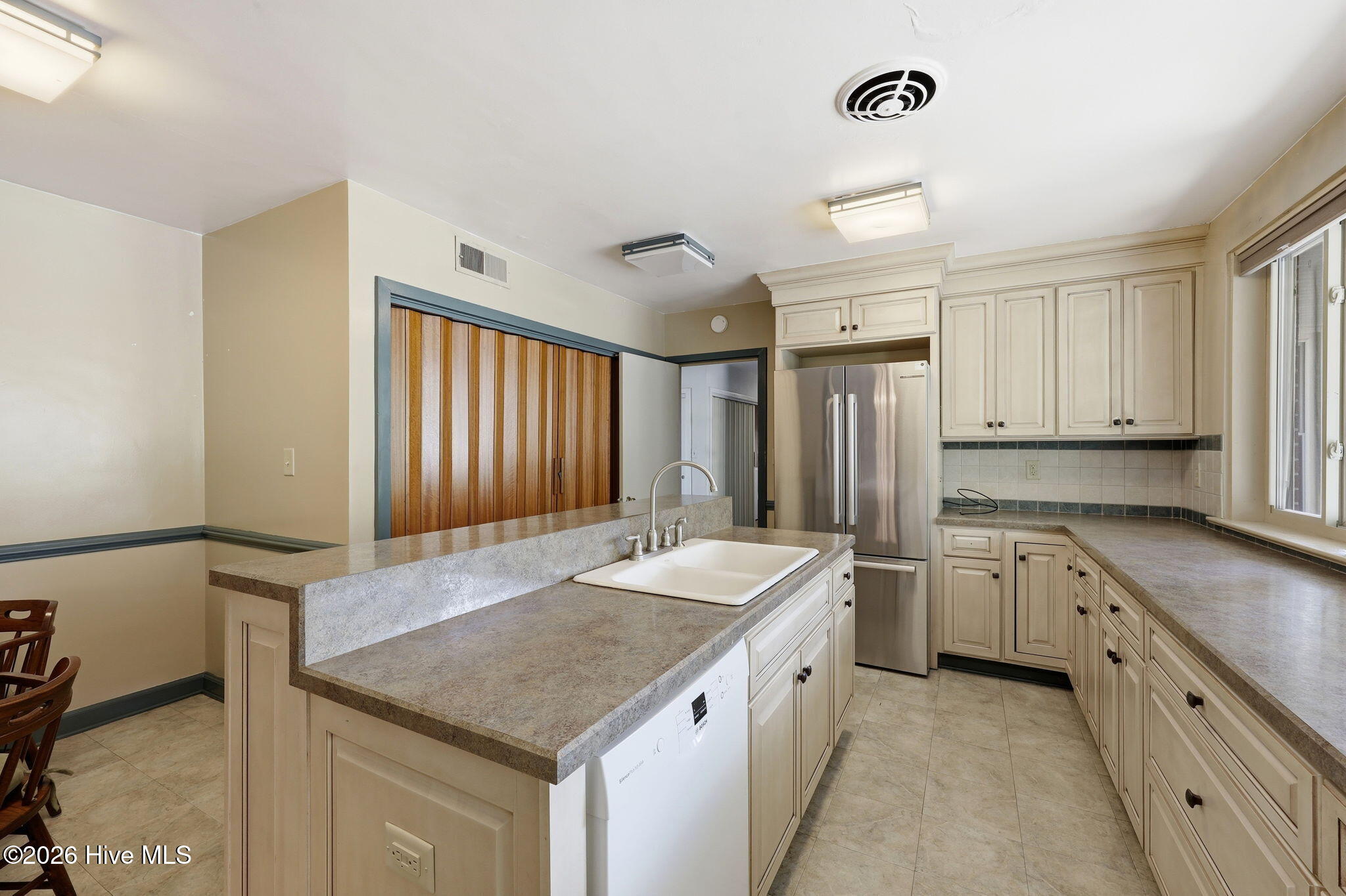 1608 Rhem Avenue New Bern, NC 28560 - Photo 18 of 51 22-web-or-mls-0C0A7106