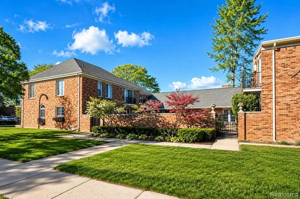 $115,000 | 2344 West 14 Mile Road, Unit 7, Royal Oak, MI 48073