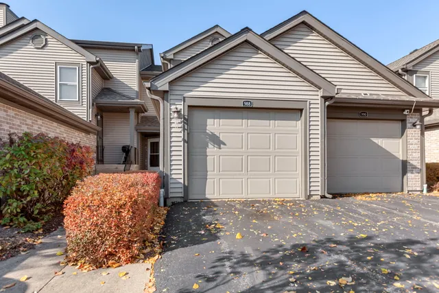 $320,000 | 988 Butter Creek Court, Unit 4, Hoffman Estates, IL 60169