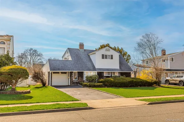 $718,500 | 34 Link Lane, Hicksville, NY 11801