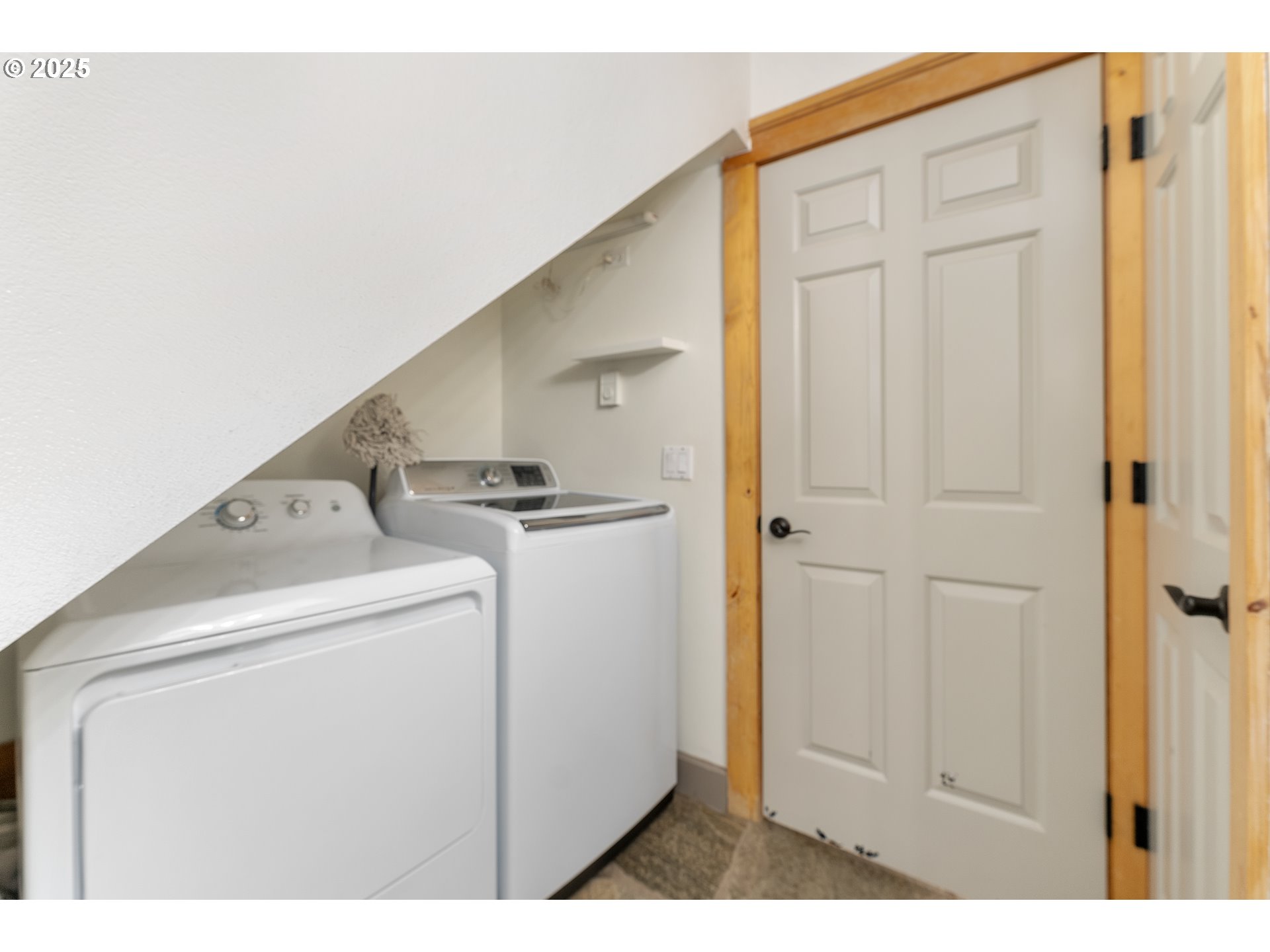 12511 Southwest Bell Road Wilsonville, OR 97070 - Photo 23 of 39 Laundry