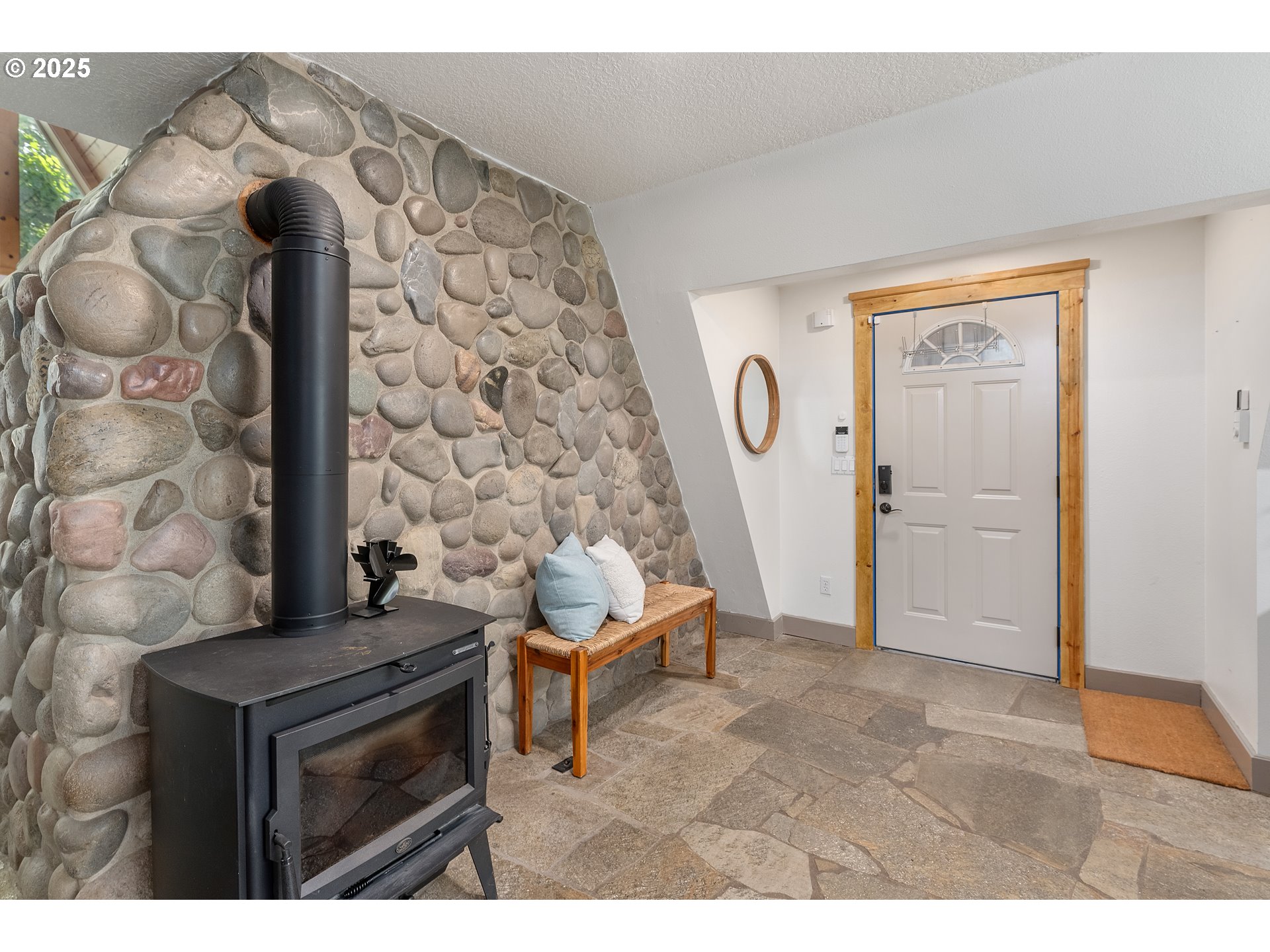 12511 Southwest Bell Road Wilsonville, OR 97070 - Photo 8 of 39 Entrance/Foyer