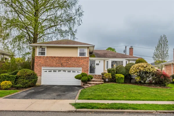 $929,999 | 25 Hollywood Drive, Plainview, NY 11803