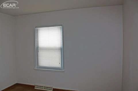 11195 Beecher Road Flushing, MI 48433 - Photo 9 of 17 20431171-8.JPG