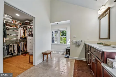 $1,490,000 | 6 Old Stage Court, Rockville, MD 20852