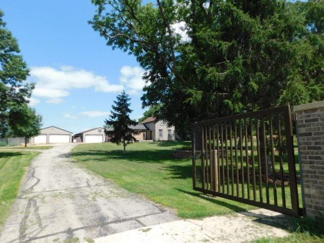 3976 Rotary Road Rockford, IL 61109 - Photo 3 of 34