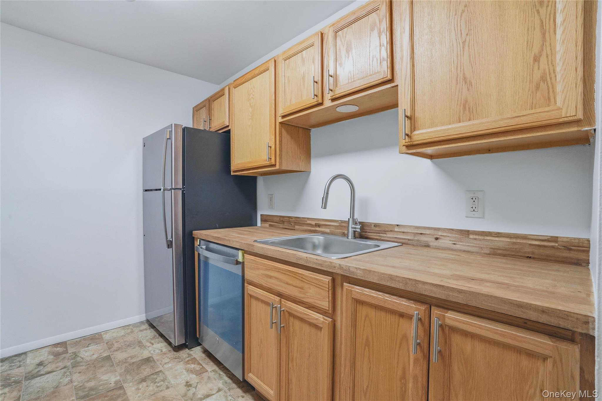 19 White Gate Road, Unit J Wappingers Falls, NY 12590 - Photo 15 of 20
