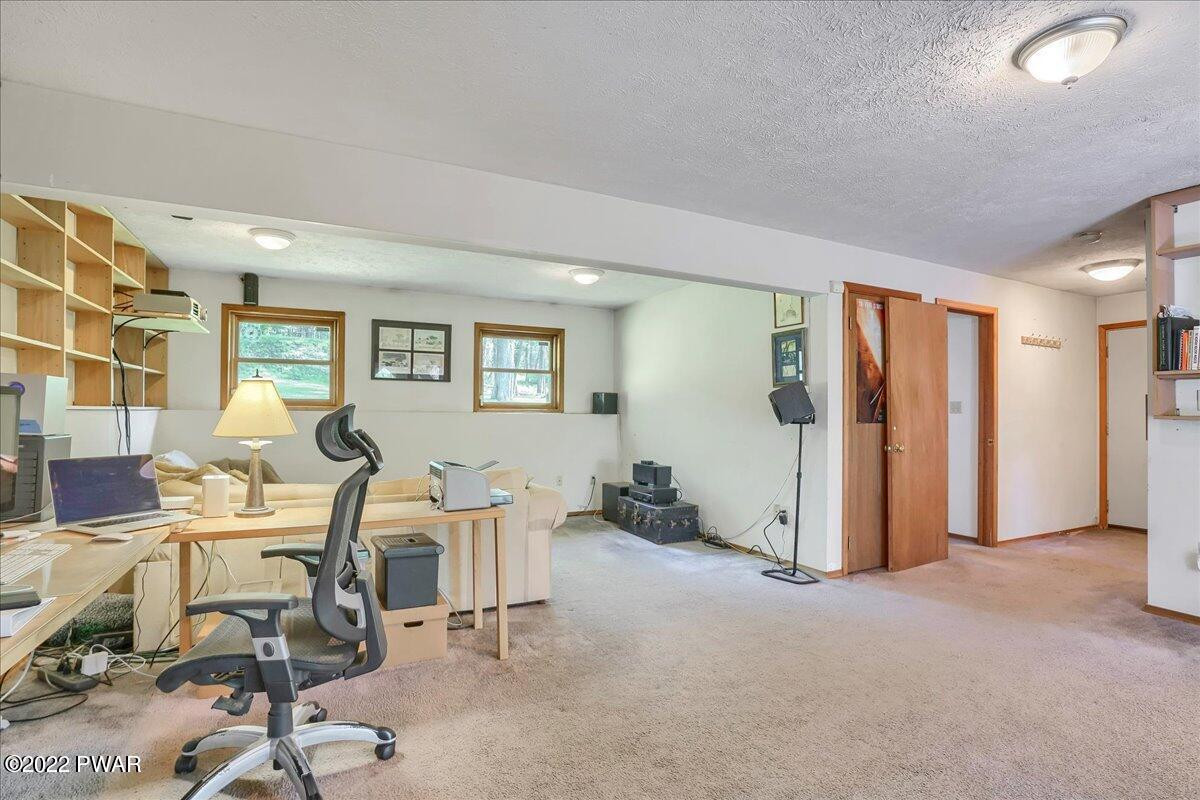 435 Raymondskill Road Milford, PA 18337 - Photo 26 of 59 Family Room/Office