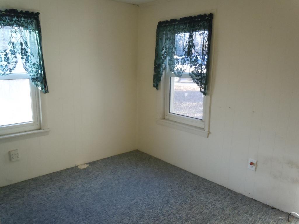 421 Mammoth Road Londonderry, NH 03053 - Photo 13 of 18
