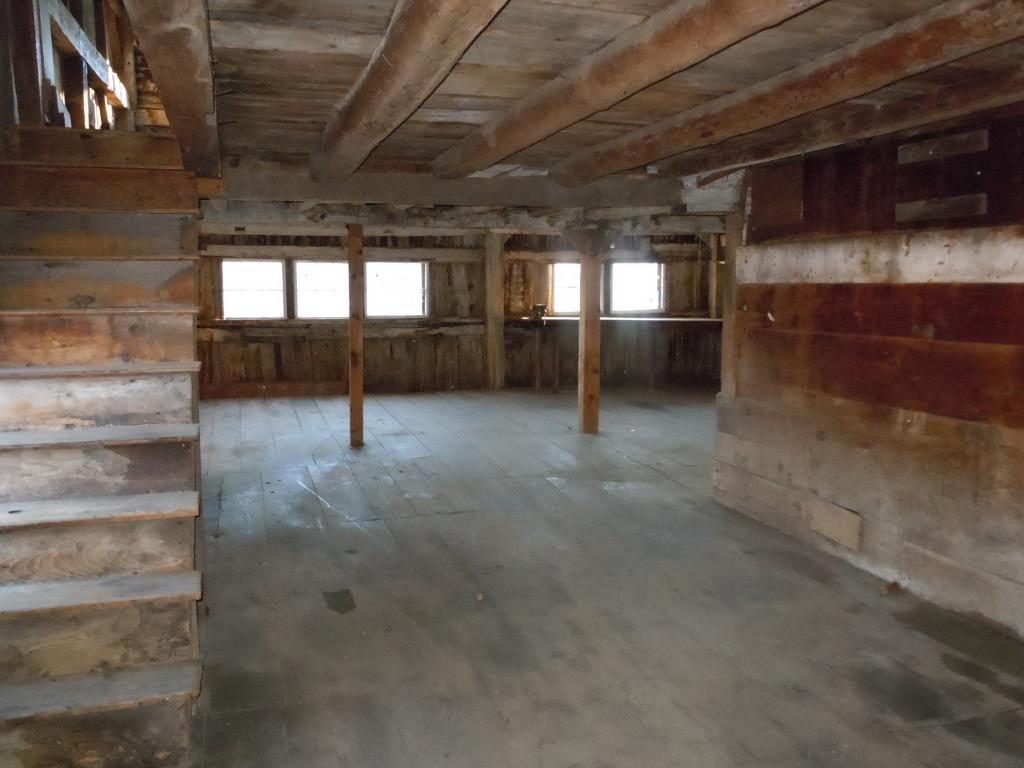 421 Mammoth Road Londonderry, NH 03053 - Photo 6 of 18