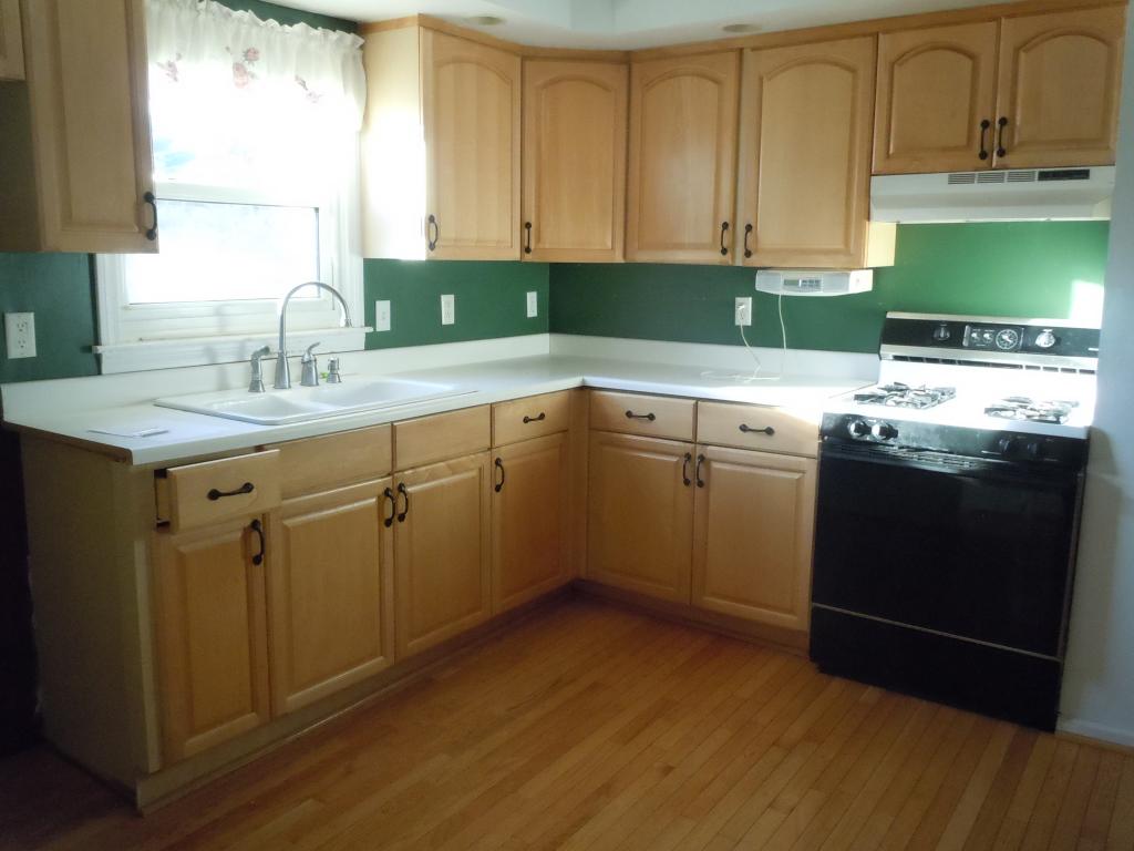 421 Mammoth Road Londonderry, NH 03053 - Photo 10 of 18