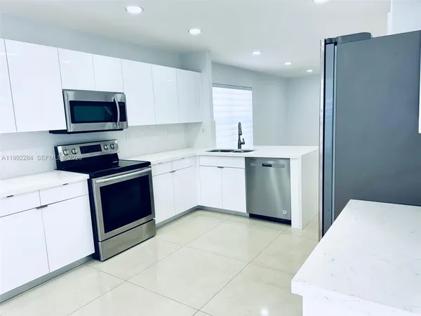 $4,800 | 5002 Southwest 35th Terrace, Hollywood, FL 33312