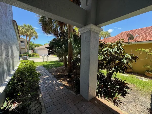 $4,800 | 5002 Southwest 35th Terrace, Hollywood, FL 33312