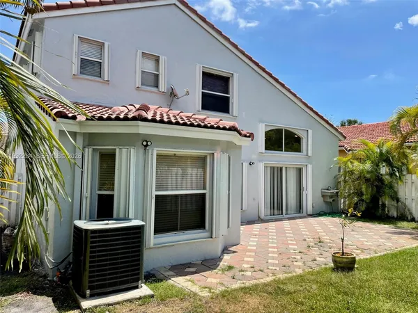 $4,800 | 5002 Southwest 35th Terrace, Hollywood, FL 33312