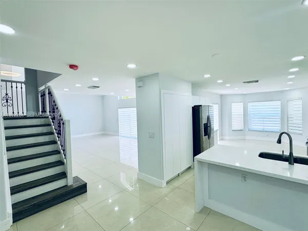 $4,800 | 5002 Southwest 35th Terrace, Hollywood, FL 33312