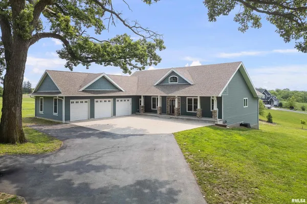 $700,000 | 1335 North Utah Avenue, Davenport, IA 52804