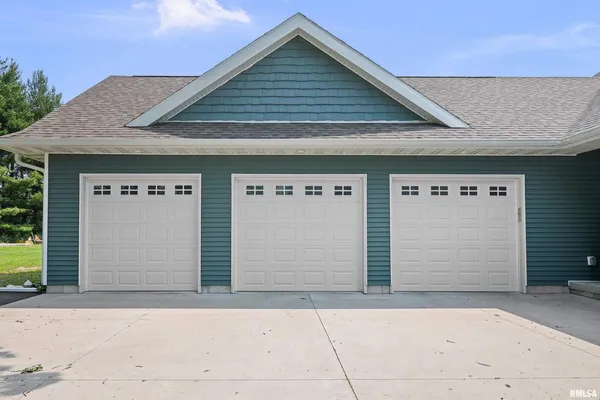 $700,000 | 1335 North Utah Avenue, Davenport, IA 52804
